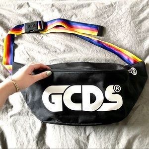 GCDS jumbo belt bag/ pouch/ fannypack
